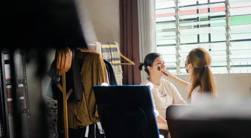 Flux de travail du maquillage de mariée pour un mariage à Paris